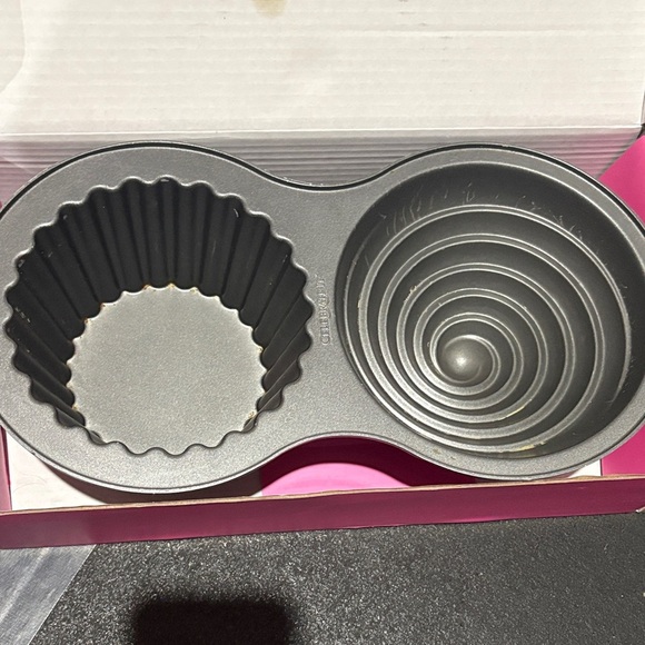 Celebrate It Pink Giant Cupcake Pan - Picture 3 of 3